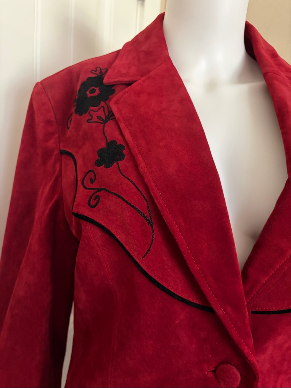 VINTAGE RARE 1970s 100% Leather Red Suede Floral Embroidered Western Blazer - Picture 3 of 9
